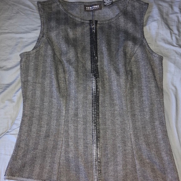 zip up cropped sleeveless top - Picture 1 of 3
